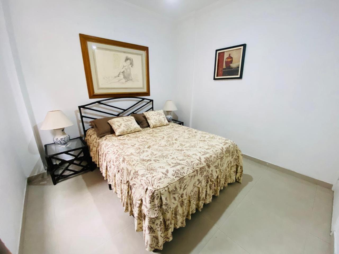 Apto De Um Dorm Centro Pitangueiras *