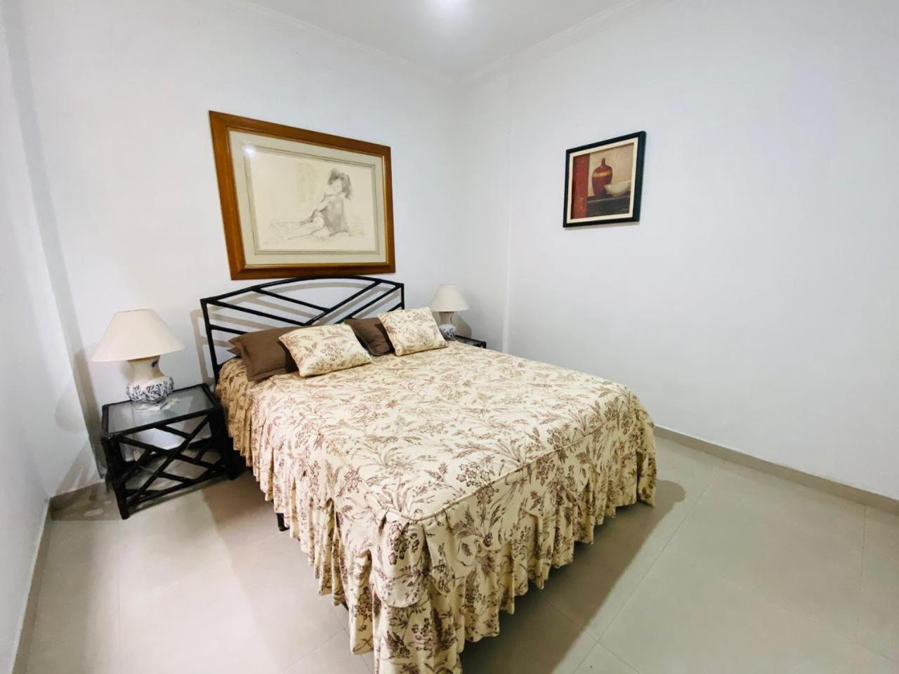 Apto De Um Dorm Centro Pitangueiras